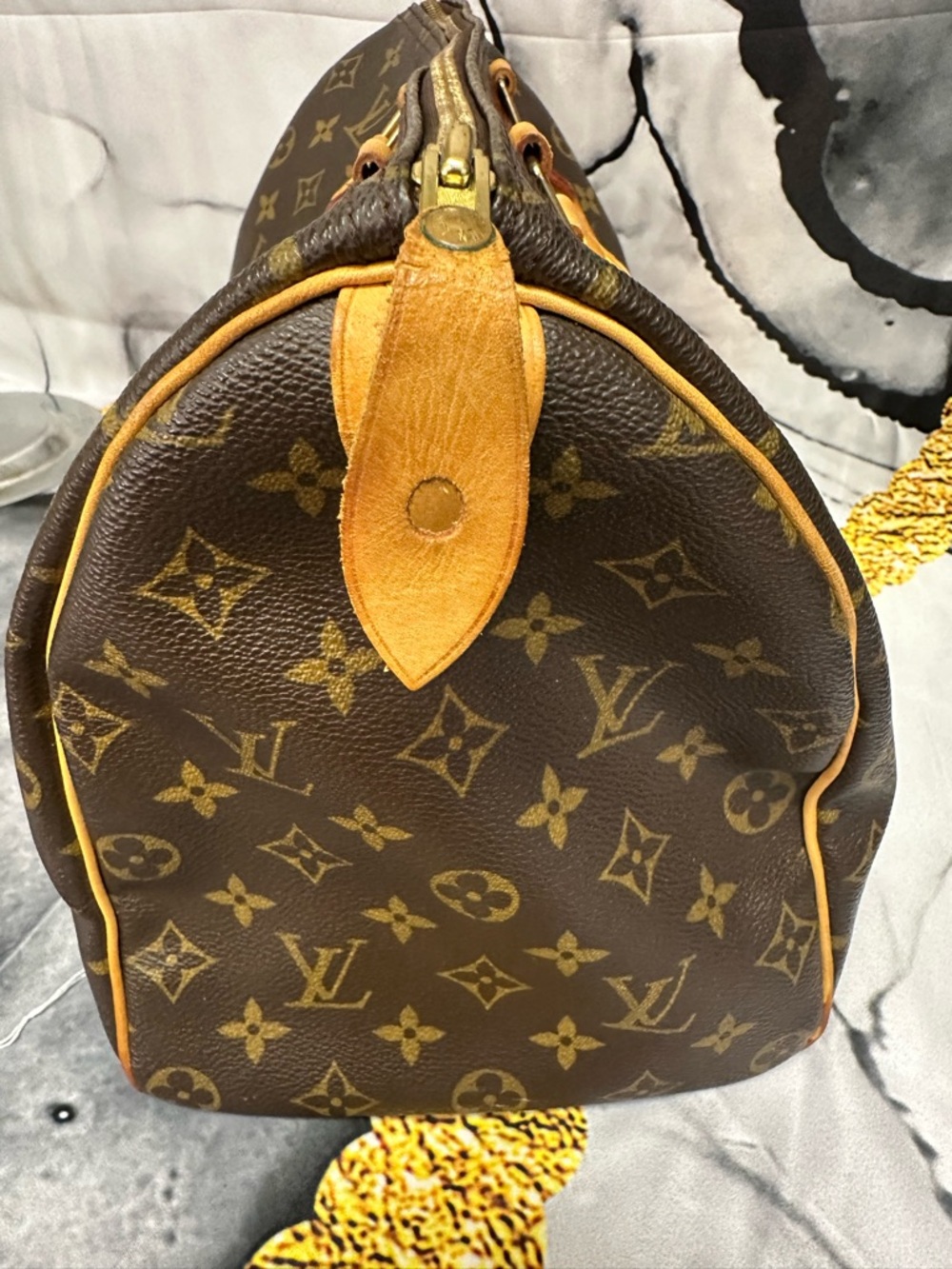 Louis Vuitton Speedy 40 Brown Monogram Canvas Handbag with Bow Charm - Picture 4 of 9